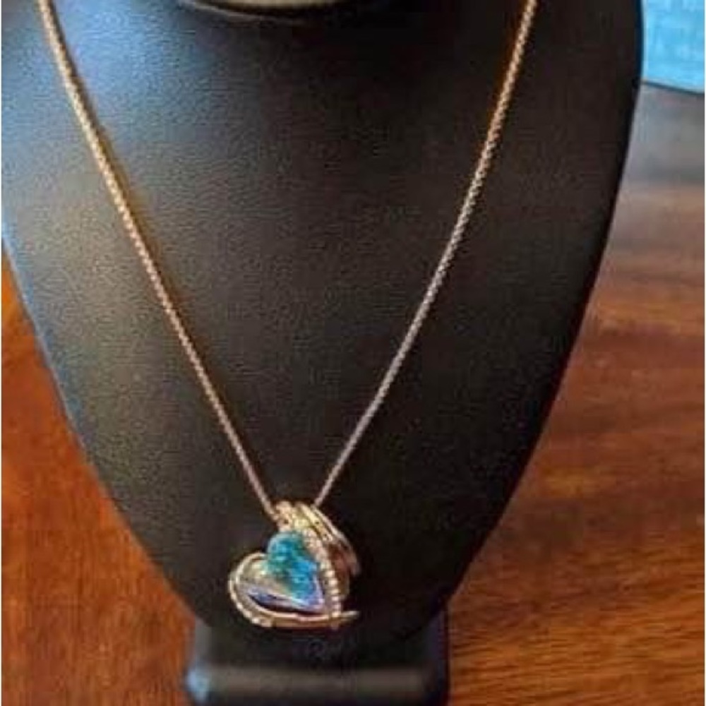 Gorgeous blue heart necklace with a gift box - Picture 1 of 5